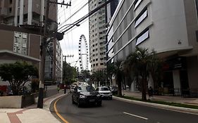 Ótimo Apto. 180 metros do Mar
